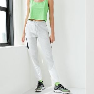 Aritzia Tna The Slim Sweatpant Size Medium